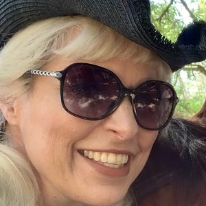 Meet your Posher, Molly